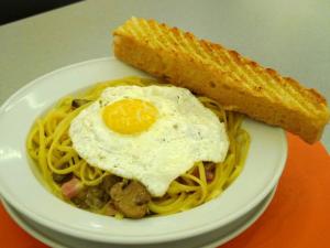 ghiotta with a fried egg