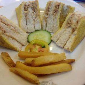 Bigg's California Tuna sandwich
