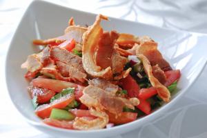 Ensaladang Bagnet