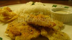 pepper crusted fish fillet with yohgurt cillantro sauce
