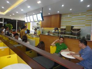 dining area at right